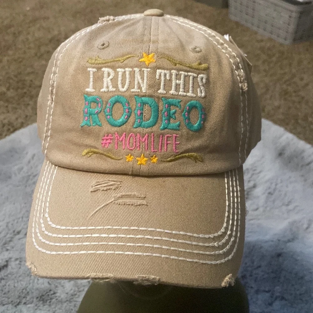 I Run This Rodeo Hat - Picture 1 of 2